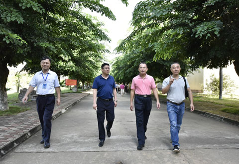 省教育厅张清明处长到米兰注册调研